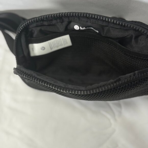 Lululemon NWT Black Mesh Belt Bag - Picture 6 of 7